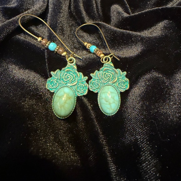 Elegant Turquoise and Gold Earrings - Picture 4 of 5